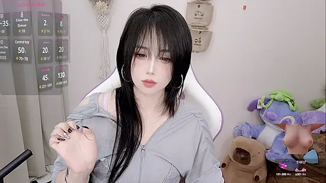 Snapshot of Vaness-a chatting on 03.22.25 Vaness-a online show from 03.22.25