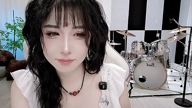 Snapshot of Vaness-a chatting on 09.16.25 Vaness-a online show from 09.16.25