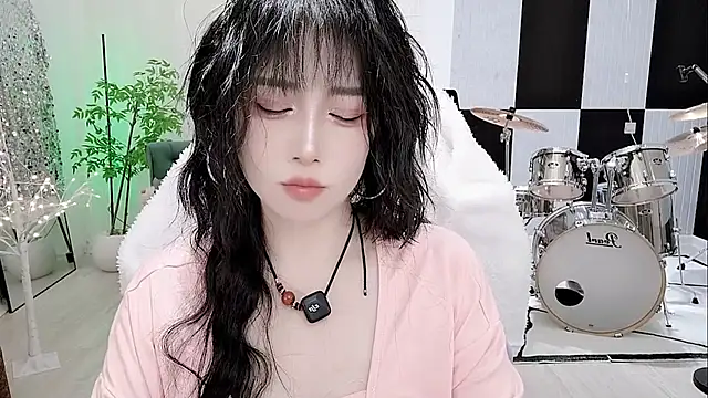 Snapshot of Vaness-a chatting on 09.27.25 Vaness-a online show from 09.27.25