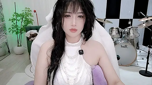 Snapshot of Vaness-a chatting on 10.04.25 Vaness-a online show from 10.04.25