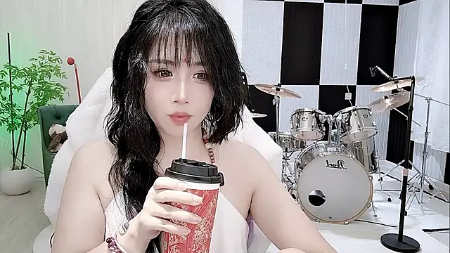 Snapshot of Vaness-a chatting on 10.06.25 Vaness-a online show from 10.06.25