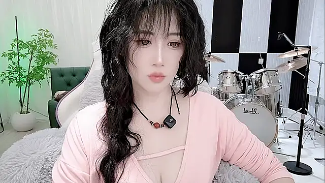 Snapshot of Vaness-a chatting on 10.12.25 Vaness-a online show from 10.12.25