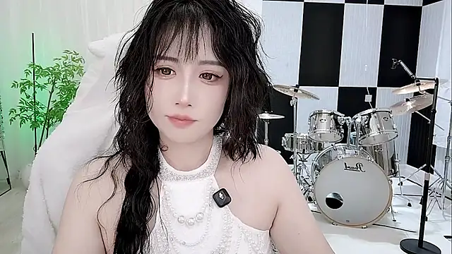 Snapshot of Vaness-a chatting on 10.14.25 Vaness-a online show from 10.14.25