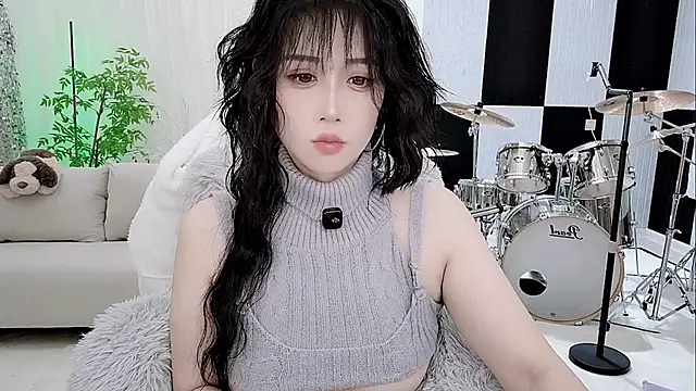 Snapshot of Vaness-a chatting on 10.17.25 Vaness-a online show from 10.17.25