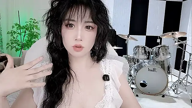 Snapshot of Vaness-a chatting on 10.21.25 Vaness-a online show from 10.21.25