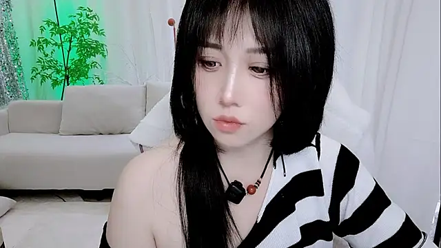 Snapshot of Vaness-a chatting on 11.14.25 Vaness-a online show from 11.14.25