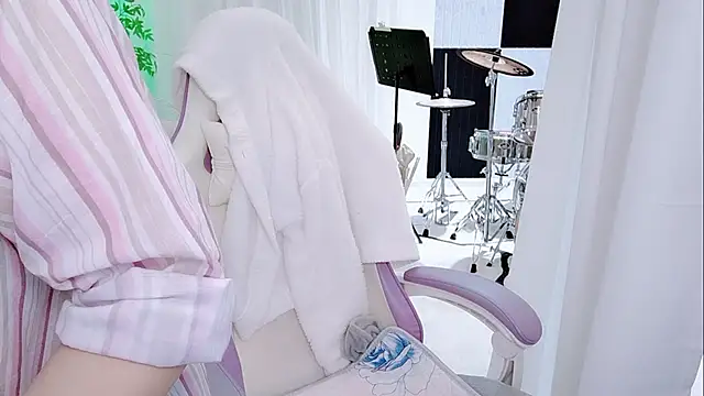 Snapshot of Vaness-a chatting on 11.20.25 Vaness-a online show from 11.20.25