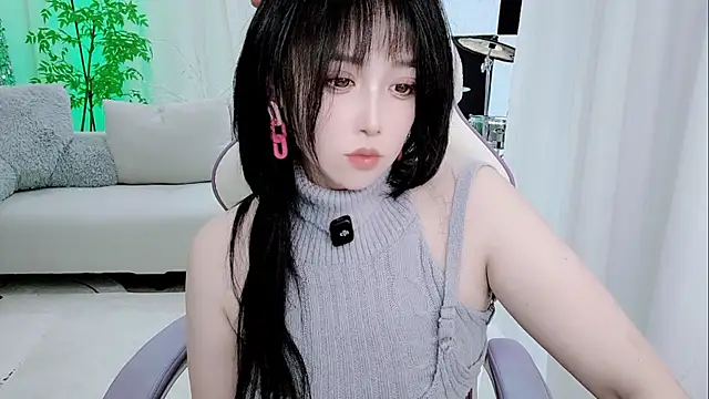 Snapshot of Vaness-a chatting on 11.25.25 Vaness-a online show from 11.25.25