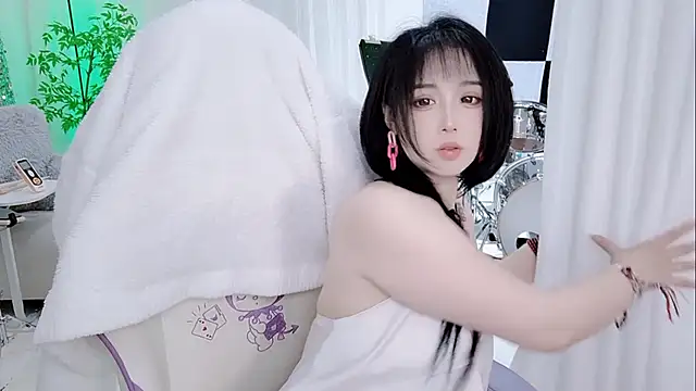 Snapshot of Vaness-a chatting on 11.30.25 Vaness-a online show from 11.30.25