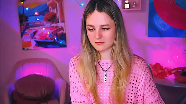 Snapshot of DeboraLarson chatting on 12.13.24 DeboraLarson online show from 12.13.24