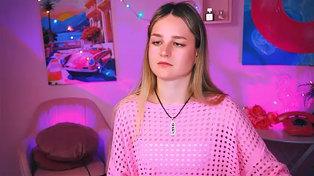 Snapshot of DeboraLarson chatting on 12.13.24 DeboraLarson online show from 12.13.24