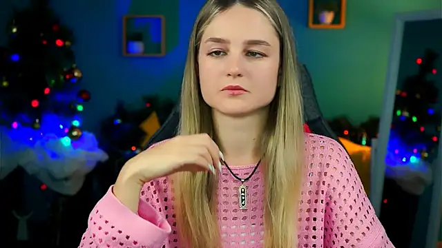 Snapshot of DeboraLarson chatting on 12.17.24 DeboraLarson online show from 12.17.24