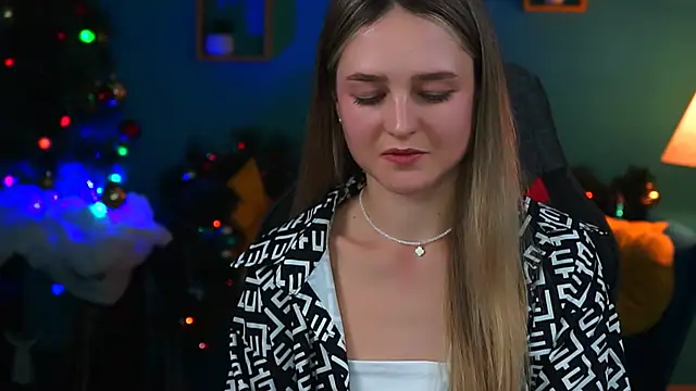 Snapshot of DeboraLarson chatting on 12.20.24 DeboraLarson online show from 12.20.24