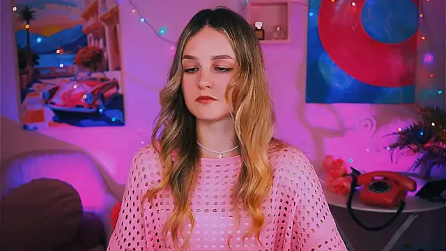 Snapshot of DeboraLarson chatting on 12.24.24 DeboraLarson online show from 12.24.24