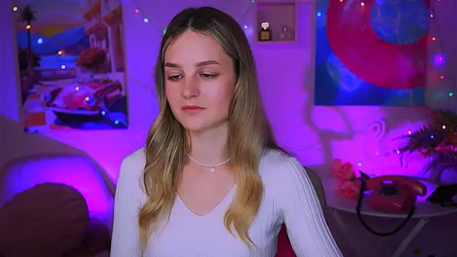 Snapshot of DeboraLarson chatting on 12.25.24 DeboraLarson online show from 12.25.24