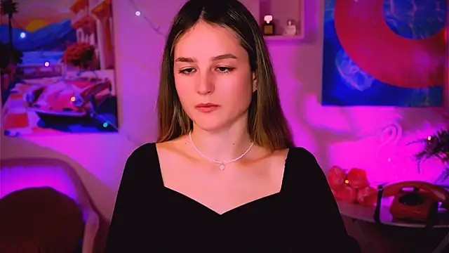 Snapshot of DeboraLarson chatting on 01.06.25 DeboraLarson online show from 01.06.25