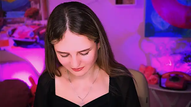 Snapshot of DeboraLarson chatting on 02.01.25 DeboraLarson online show from 02.01.25