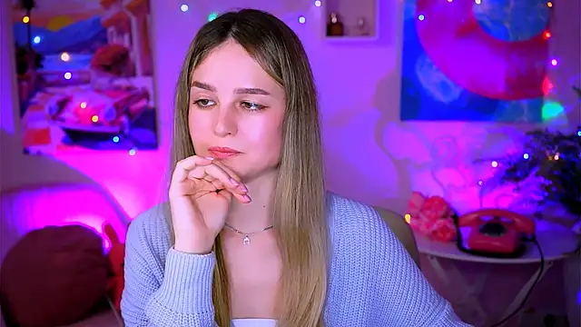 Snapshot of DeboraLarson chatting on 02.07.25 DeboraLarson online show from 02.07.25