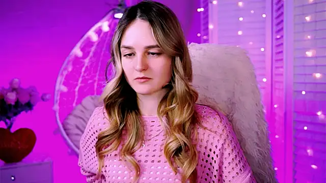 Snapshot of DeboraLarson chatting on 02.25.25 DeboraLarson online show from 02.25.25