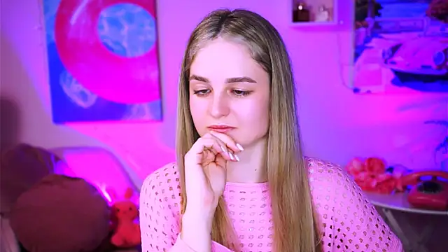 Snapshot of DeboraLarson chatting on 03.05.25 DeboraLarson online show from 03.05.25