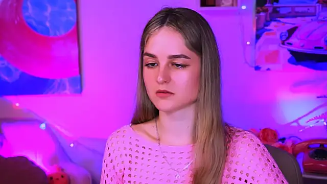 Snapshot of DeboraLarson chatting on 03.07.25 DeboraLarson online show from 03.07.25