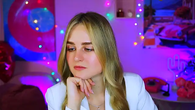 Snapshot of DeboraLarson chatting on 03.16.25 DeboraLarson online show from 03.16.25