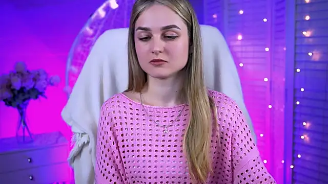 Snapshot of DeboraLarson chatting on 03.19.25 DeboraLarson online show from 03.19.25