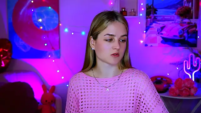 Snapshot of DeboraLarson chatting on 03.21.25 DeboraLarson online show from 03.21.25