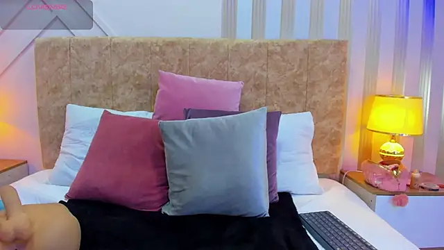 ashley  foxx  online show from 01.23.25