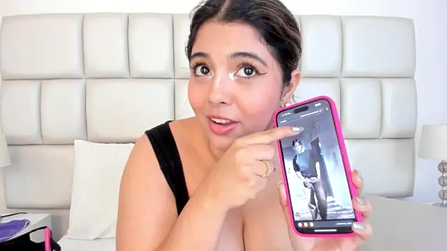 Snapshot of CortanaAdamss chatting on 12.10.24 CortanaAdamss online show from 12.10.24