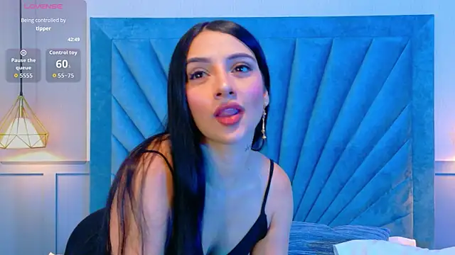 Snapshot of Harper-Avary chatting on 10.21.25 Harper-Avary online show from 10.21.25