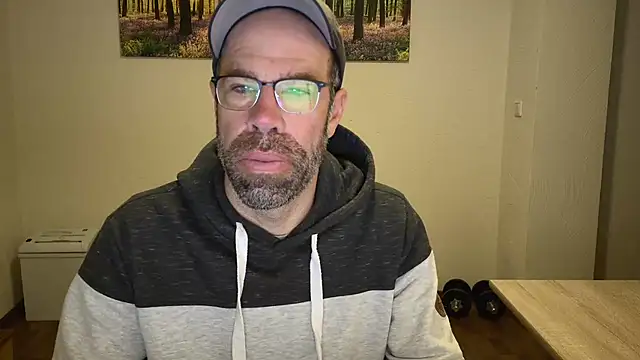 Snapshot of Harry_Boldt chatting on 10.22.25 Harry Boldt online show from 10.22.25