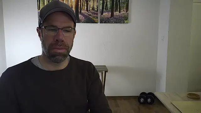 Snapshot of Harry_Boldt chatting on 10.22.25 Harry Boldt online show from 10.22.25