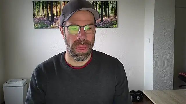 Snapshot of Harry_Boldt chatting on 10.24.25 Harry Boldt online show from 10.24.25