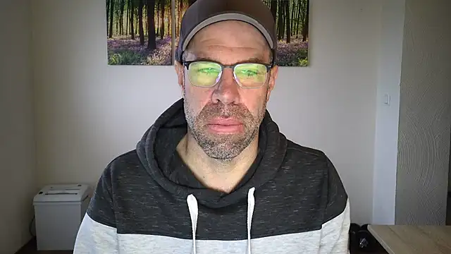 Snapshot of Harry_Boldt chatting on 10.28.25 Harry Boldt online show from 10.28.25