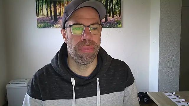 Snapshot of Harry_Boldt chatting on 10.29.25 Harry Boldt online show from 10.29.25