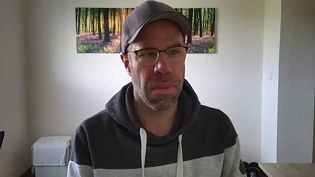 Snapshot of Harry_Boldt chatting on 10.30.25 Harry Boldt online show from 10.30.25