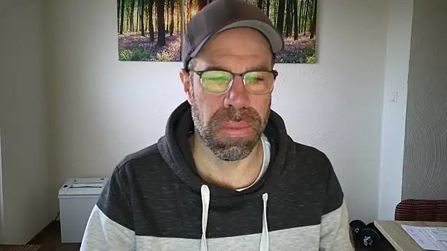 Snapshot of Harry_Boldt chatting on 11.04.25 Harry Boldt online show from 11.04.25