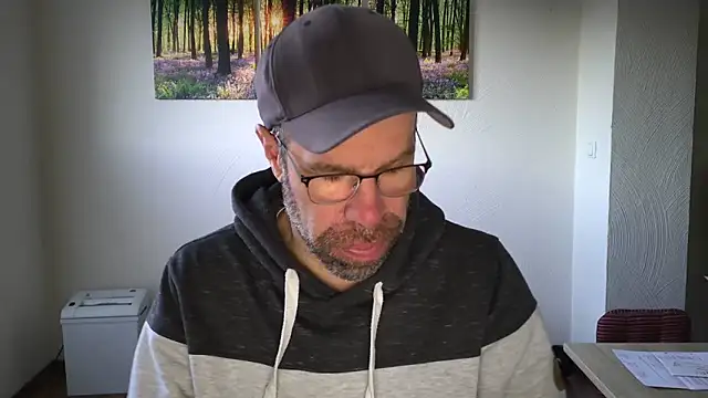 Snapshot of Harry_Boldt chatting on 11.05.25 Harry Boldt online show from 11.05.25