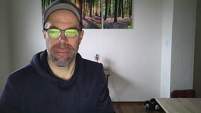 Snapshot of Harry_Boldt chatting on 11.14.25 Harry Boldt online show from 11.14.25