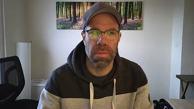 Snapshot of Harry_Boldt chatting on 11.19.25 Harry Boldt online show from 11.19.25