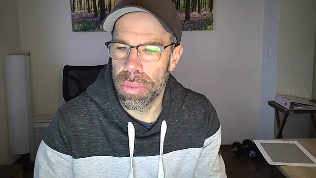 Snapshot of Harry_Boldt chatting on 11.20.25 Harry Boldt online show from 11.20.25