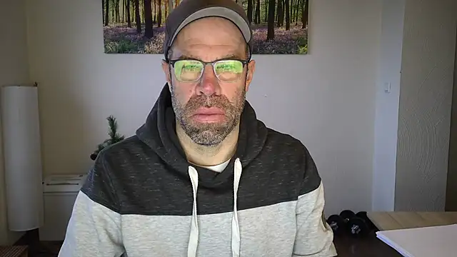 Snapshot of Harry_Boldt chatting on 11.26.25 Harry Boldt online show from 11.26.25