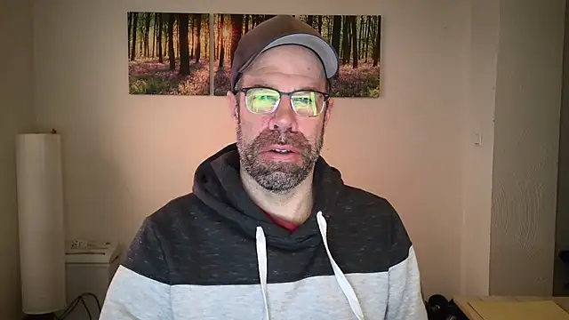 Snapshot of Harry_Boldt chatting on 12.02.25 Harry Boldt online show from 12.02.25