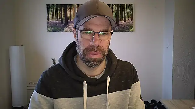 Snapshot of Harry_Boldt chatting on 12.05.25 Harry Boldt online show from 12.05.25