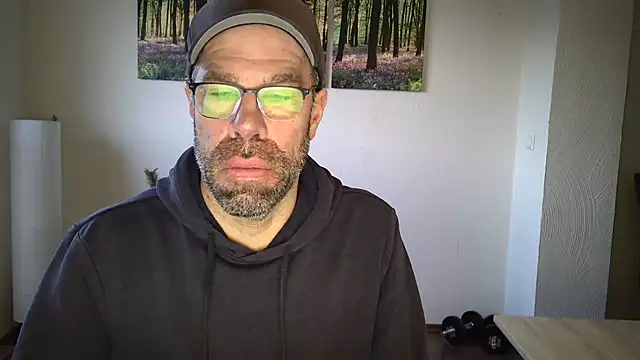 Snapshot of Harry_Boldt chatting on 12.15.25 Harry Boldt online show from 12.15.25