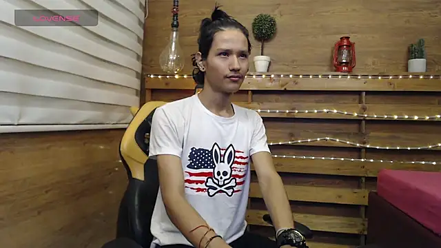 Snapshot of andy_staar chatting on 10.08.25 andy staar online show from 10.08.25