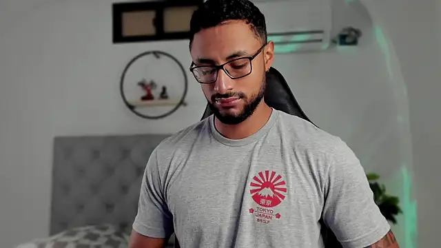 LiamGarcia1 online show from 12.30.24