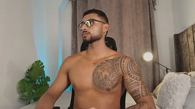 LiamGarcia1 online show from 03.11.25