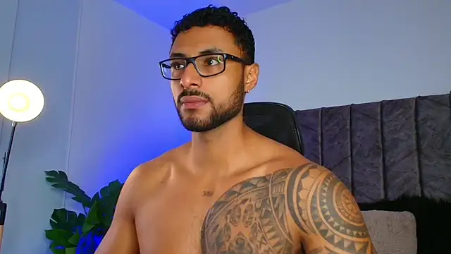 LiamGarcia1 online show from 10.24.25